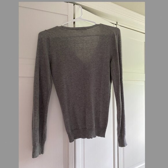 GAP Women's Gray V-Neck Knot Thin Sweater - Picture 4 of 8